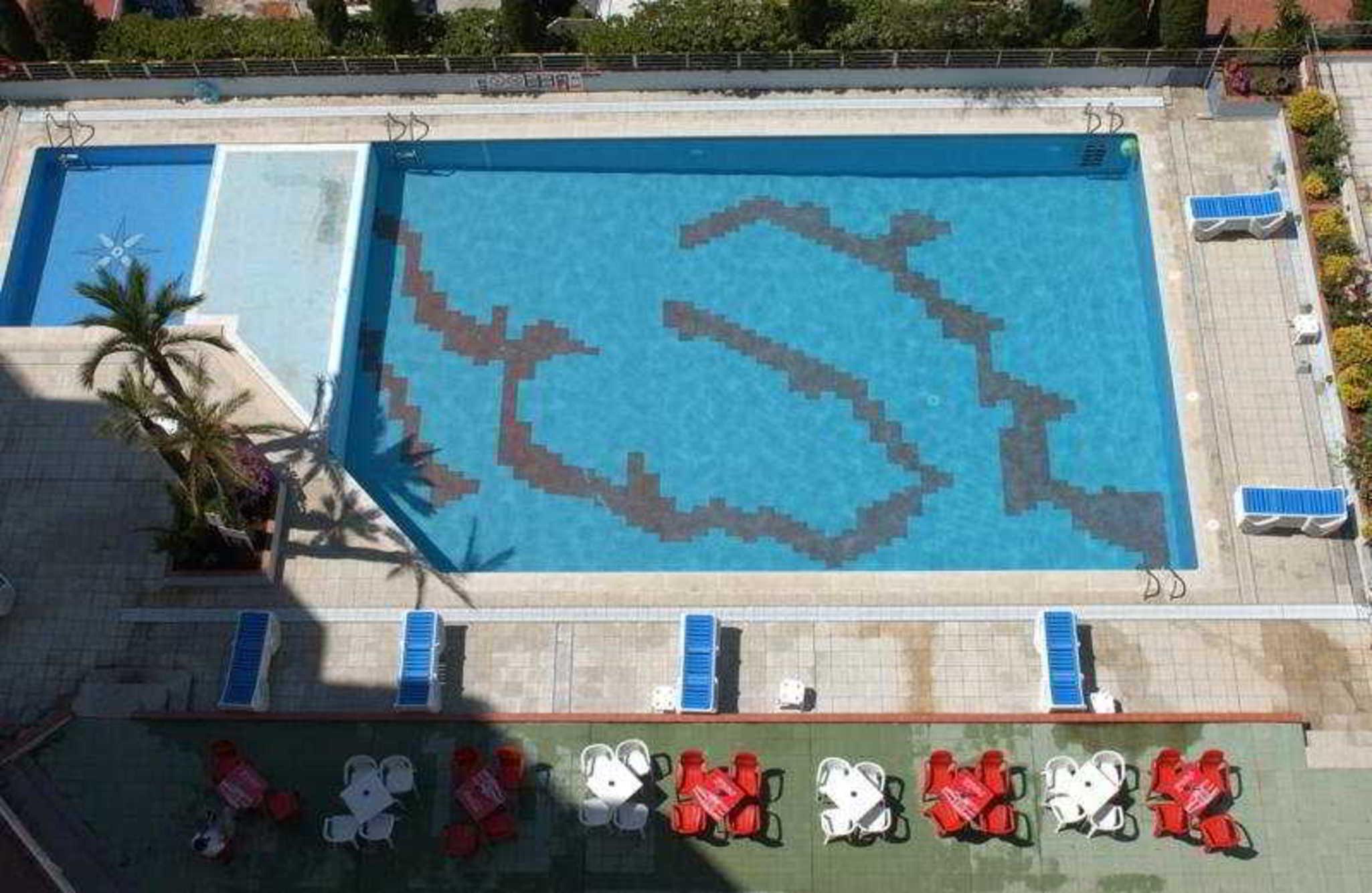 Готель Xon'S Platja Ha Емпуріабрава Екстер'єр фото